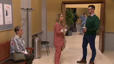 Ulrich Wetzel - Das Strafgericht: Schwesternstreit um Reisepass des Ex-Freundes ufert in Blumentopfattacke aus