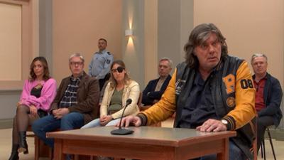 Ulrich Wetzel - Das Strafgericht: Folge 400: Schoss wütende Witwe auf neue Freundin ihres Nachbarn?