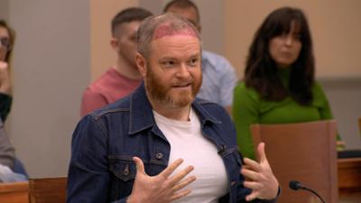 Ulrich Wetzel - Das Strafgericht: Folge 291: Hat wütende Ehefrau ihrem Mann die Brust aufgespritzt?