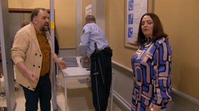 Ulrich Wetzel - Das Strafgericht: Untreuer Ehemann soll beste Freundin seiner Frau mit Feuerlöscher ausgeknockt haben