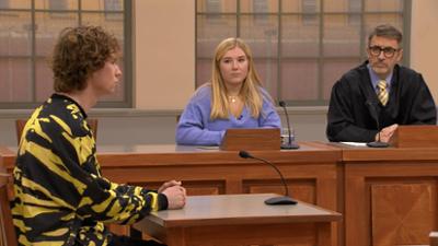 Ulrich Wetzel - Das Strafgericht: Noch immer Problemkind? Tochter geht nach dreistem Autoklau auf hilfsbereite Rentnerin los