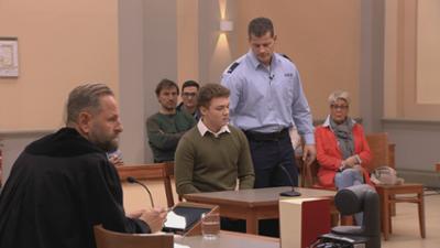 Ulrich Wetzel - Das Strafgericht: Leseoma der Stadtbücherei umgebracht - War das Opfer doch nicht so harmlos?