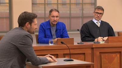 Ulrich Wetzel - Das Strafgericht: Folge 221: Wurde Hausbesitzerin von Obdachlosem die Treppe hinuntergestoßen