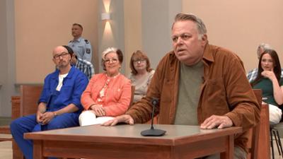 Ulrich Wetzel - Das Strafgericht: Haus unter: Flutete wütende Mieterin Villa von übergriffiger Vermieterin?