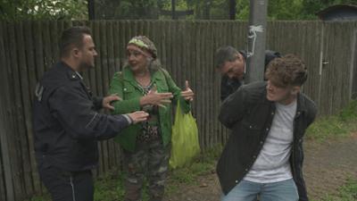 Ulrich Wetzel - Der Ermittlungsrichter: Staffel 1, Folge 47: Farbbeutel Attentat auf goldener Hochzeit