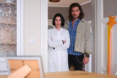 Unter uns: Folge 7682: Der Jäger im Haus