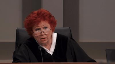 Barbara Salesch: Folge 24: Braut stößt Bräutigam am Hochzeitstag von Aussichtsplattform