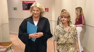 Das Familiengericht: Folge 147: Ein Ehemann ist nie genug / Vater hinter Gittern