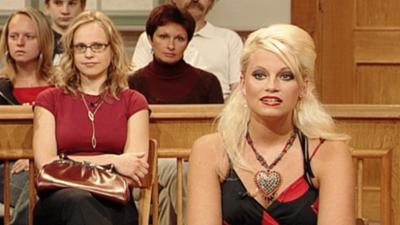 Das Familiengericht: Folge 60: Liebesdienst / Zwei gegen alle