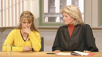 Das Familiengericht: Folge 56: Mamakind / Ehe mit Hindernissen