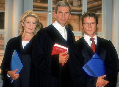 Das Familiengericht: Folge 61: Mutterliebe / Der Weg ins Dunkel