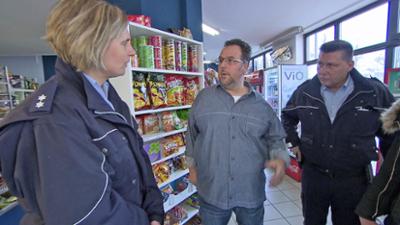 Der Blaulicht Report: Folge 26: Nackter geht mit Samurai-Schwert auf Bauarbeiter los