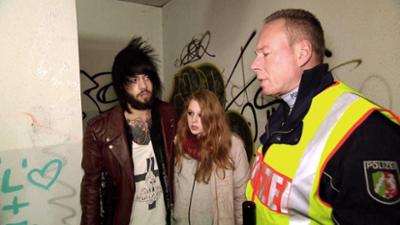 Der Blaulicht Report: Folge 48: Autodieb verschenkt Blumen und Schmuck / Kleine Politesse