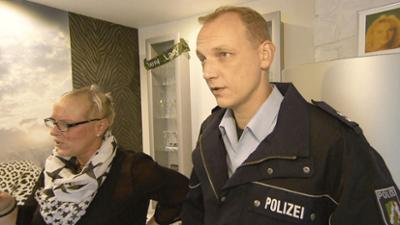 Der Blaulicht Report: Folge 30: Frau wird von Motorradfahrer angeschossen