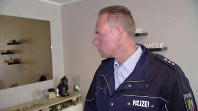 Der Blaulicht Report: Folge 12: 2-Jähriger wird in Kosmetikstudio abgesetzt