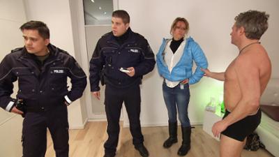 Der Blaulicht Report: Folge 69: Kind ist in Kiosk eingesperrt / Frau kettet sich an Auto