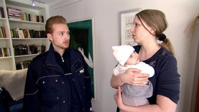 Der Blaulicht Report: Folge 64: Kleines Mädchen versteckt sich in Kiste