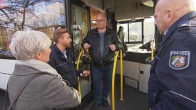 Der Blaulicht Report: Folge 2: Friedhofsgärtner findet Baby