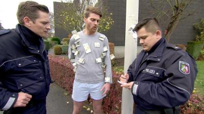 Der Blaulicht Report: Folge 73: Rentnerin stellt Exhibitionisten im Park