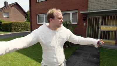 Der Blaulicht Report: Folge 27: Junger Profidieb / Frau attackiert Boutique-Besitzerin