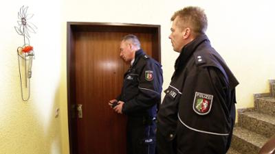 Der Blaulicht Report: Folge 9: Ausgesperrt / Aus dem Weg / Versteckte Tochter
