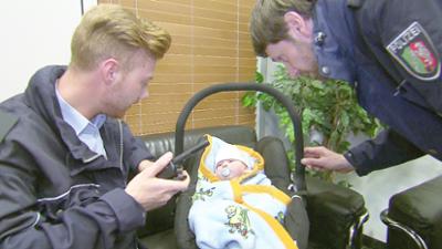 Der Blaulicht Report: Folge 22: Mann vergisst Baby nach Seitensprung