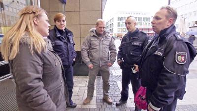 Der Blaulicht Report: Maskierte Frauen überfallen Juwelier / Mann fährt absichtlich Schwangere an
