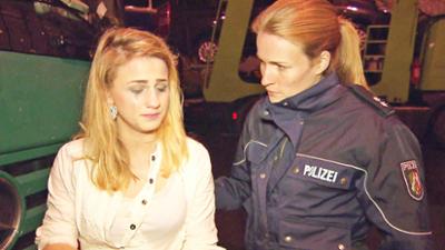 Der Blaulicht Report: Frau erwischt Mann mit Nacktputzerin / Mann wird verprügelt / Video illegal aufgenommen