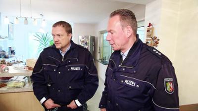 Der Blaulicht Report: Folge 72: Kind sitzt alleine auf Friedhof / Grausamer Fund in Mülltonne