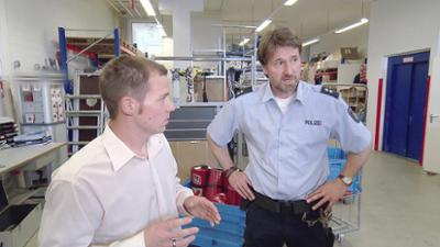 Der Blaulicht Report: Babysitterin hört Streit über Babyphone / Kleines Mädchen hat Monster gesehen