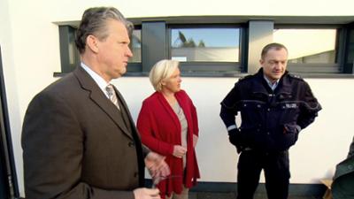 Der Blaulicht Report: Folge 39: Brennende Babyflasche offenbart Beziehungsdrama