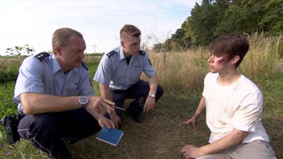 Der Blaulicht Report: Folge 56: Rollerfahrerin entdeckt zerstörtes Fahrrad und Blutspur