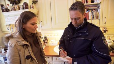 Der Blaulicht Report: Folge 38: Küsterin findet Baby auf Altar