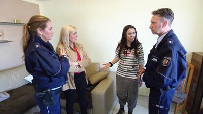 Der Blaulicht Report: Taxifahrer soll Baby allein befördern / Ultraschallbild bringt Mann in Erklärungsnot