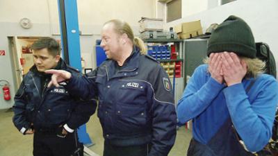 Der Blaulicht Report: Folge 48: Frau findet Baby in Waschsalon