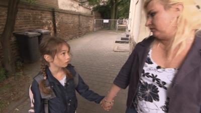 Familien im Brennpunkt: Folge 41: 9-Jährige wird von anderen Kindern ausgeschlossen
