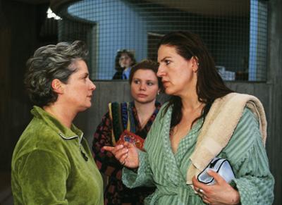 Hinter Gittern: Staffel 2, Folge 34: Feindinnen