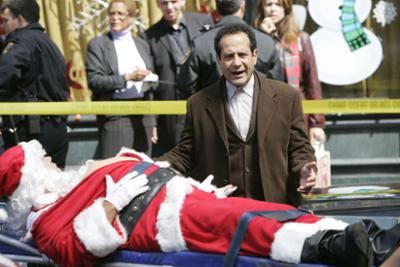 Monk: Staffel 6, Folge 87: Mr. Monk schießt auf den Weihnachtsmann