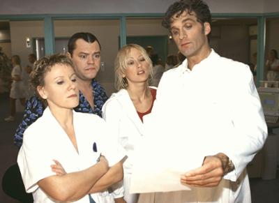 Nikola: Staffel 3, Folge 9: Katz und Maus