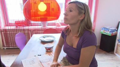 Verdachtsfälle: Folge 35: Frau findet heraus, dass ihr Mann bedroht wird Verdachtsfälle: Folge 35: Frau findet heraus, dass ihr Mann bedroht wird
