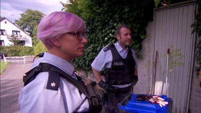 Auf Streife: Der Spielplatzreiniger