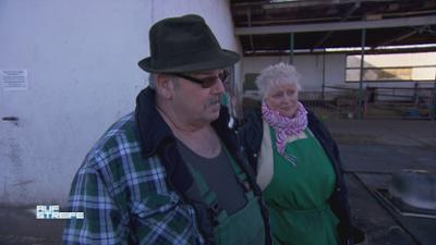 Auf Streife: Alzheimer erkrankter greift Bauer mit Mistgabel an