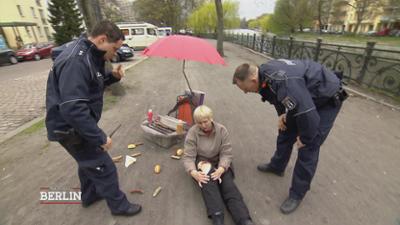 Auf Streife - Berlin: Kids überfallen Würstchenverkäuferin