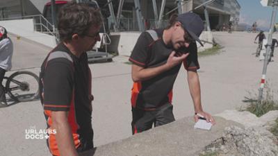 Die Urlaubs-Docs: Schweizer Berge: Starke Schulterschmerzen nach Sturz