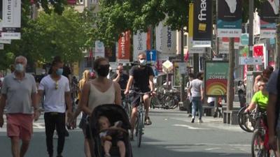 Frühstücksfernsehen: Umfrage: Menschen sparen bei Shopping und Energieverbrauch