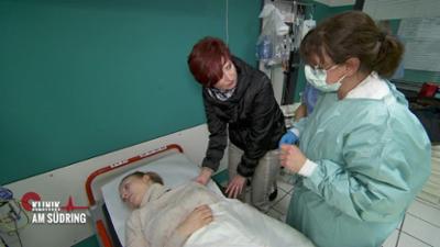 Klinik am Südring: Staffel 1 Folge 15 Wo ist das Baby? Klinik am Südring: Staffel 1 Folge 15 Wo ist das Baby?