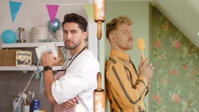 Kuchen oder Chaos - Das Backbattle der Reality-Stars: Mit Übermütig zur Kindheitstraum-Torte?: Aaron Königs gegen Lorik Bunjaku