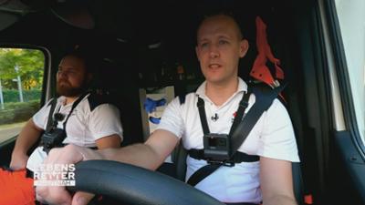 Lebensretter hautnah - Wenn jede Sekunde zählt: Lebensretter hautnah: Bewusstlose Person und gestürzter Radfahrer