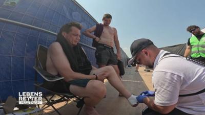 Lebensretter hautnah - Wenn jede Sekunde zählt: Einsatzgebiet Summerbreeze: Fuß in der Dusche eingeklemmt