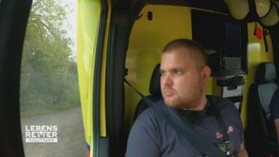 Lebensretter hautnah - Wenn jede Sekunde zählt: Einsatzgebiet Wismar: Kopfschmerzen mit Übelkeit